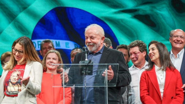 Lula vai ao 2º turno com 6 milhões de votos à frente de Bolsonaro