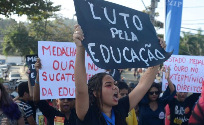 Contee: Eleger Lula é defender quem trabalha na educação!