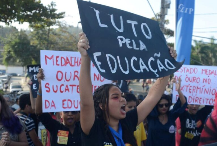 Contee: Eleger Lula é defender quem trabalha na educação!