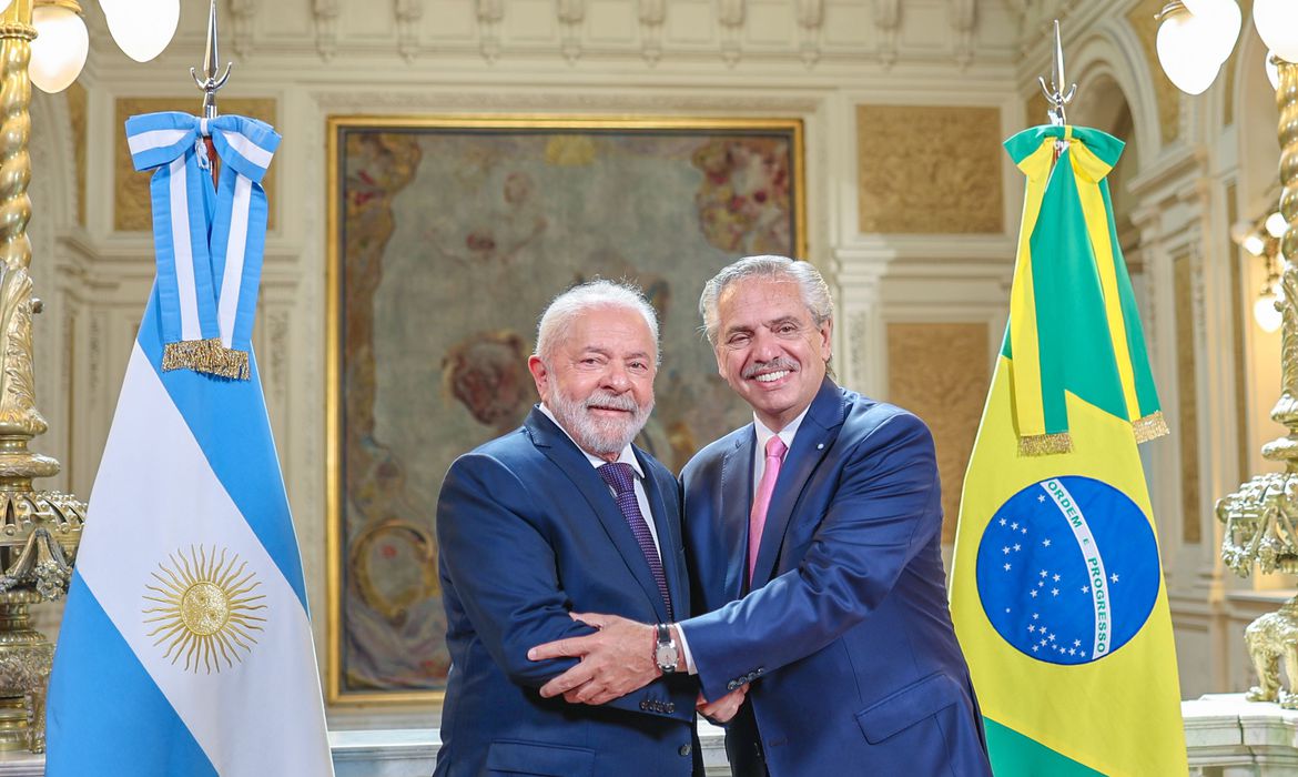 Novos acordos entre Brasil e Argentina marcam primeira viagem internacional de Lula