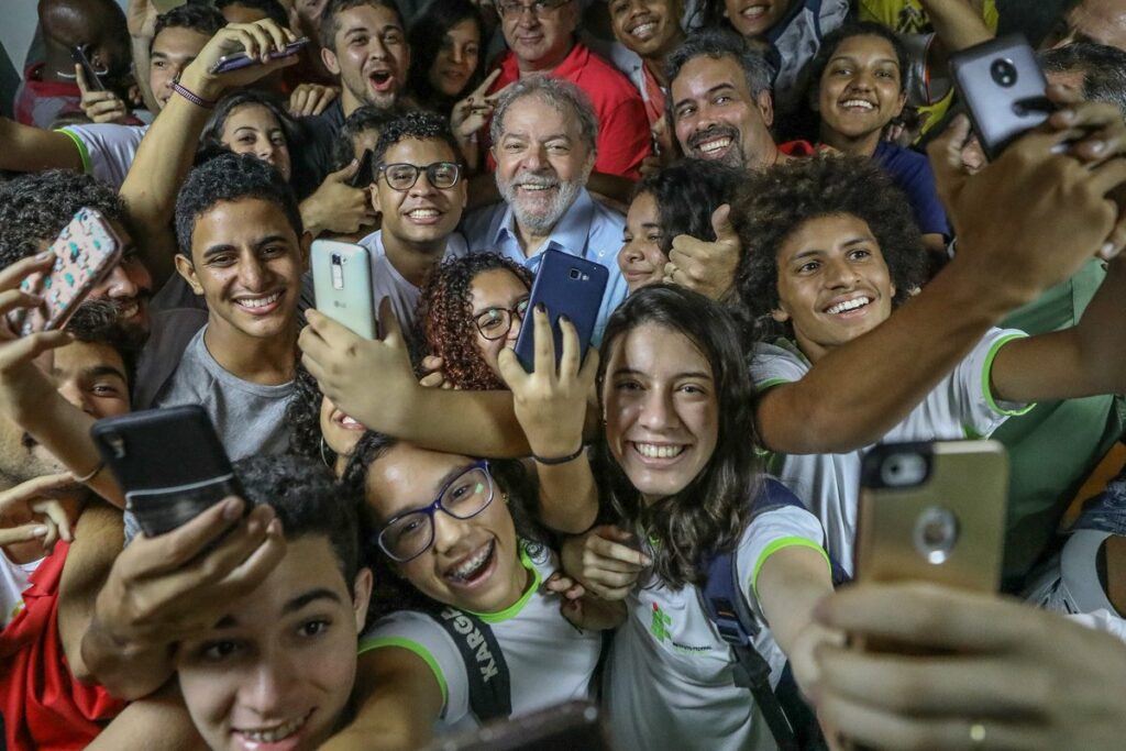 Governo Lula deve garantir gestão pública da Educação
