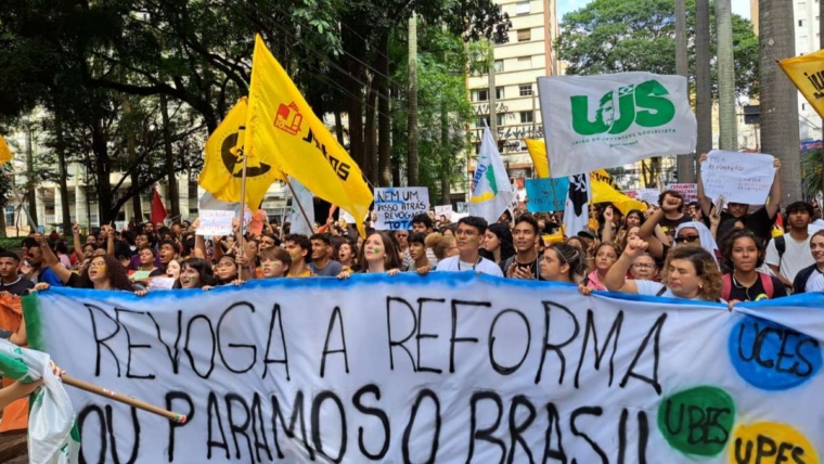 O ensino médio e a reconstrução da educação brasileira
