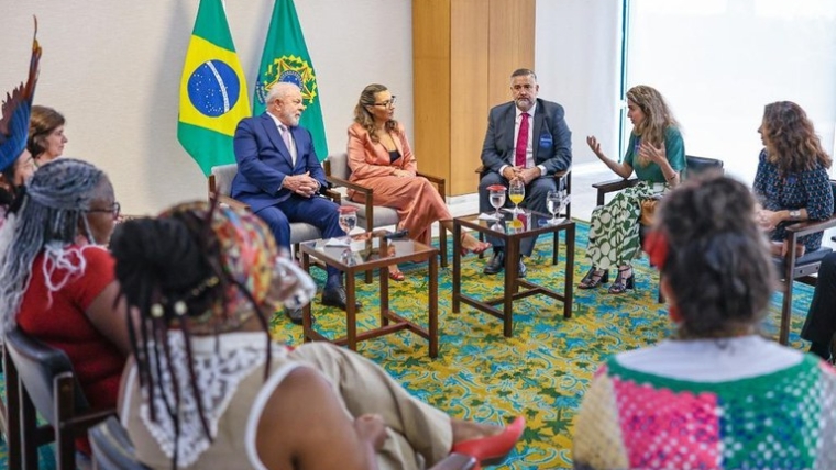 Lula recebe diretoras do filme que registrou o trabalho do SUS na pandemia