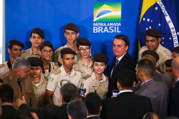 Fim da escola cívico-militar: o começo do fim do fascismo na educação pública brasileira