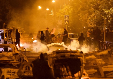 França em chamas: onda de protestos contra a morte de jovem argelino toma conta do país