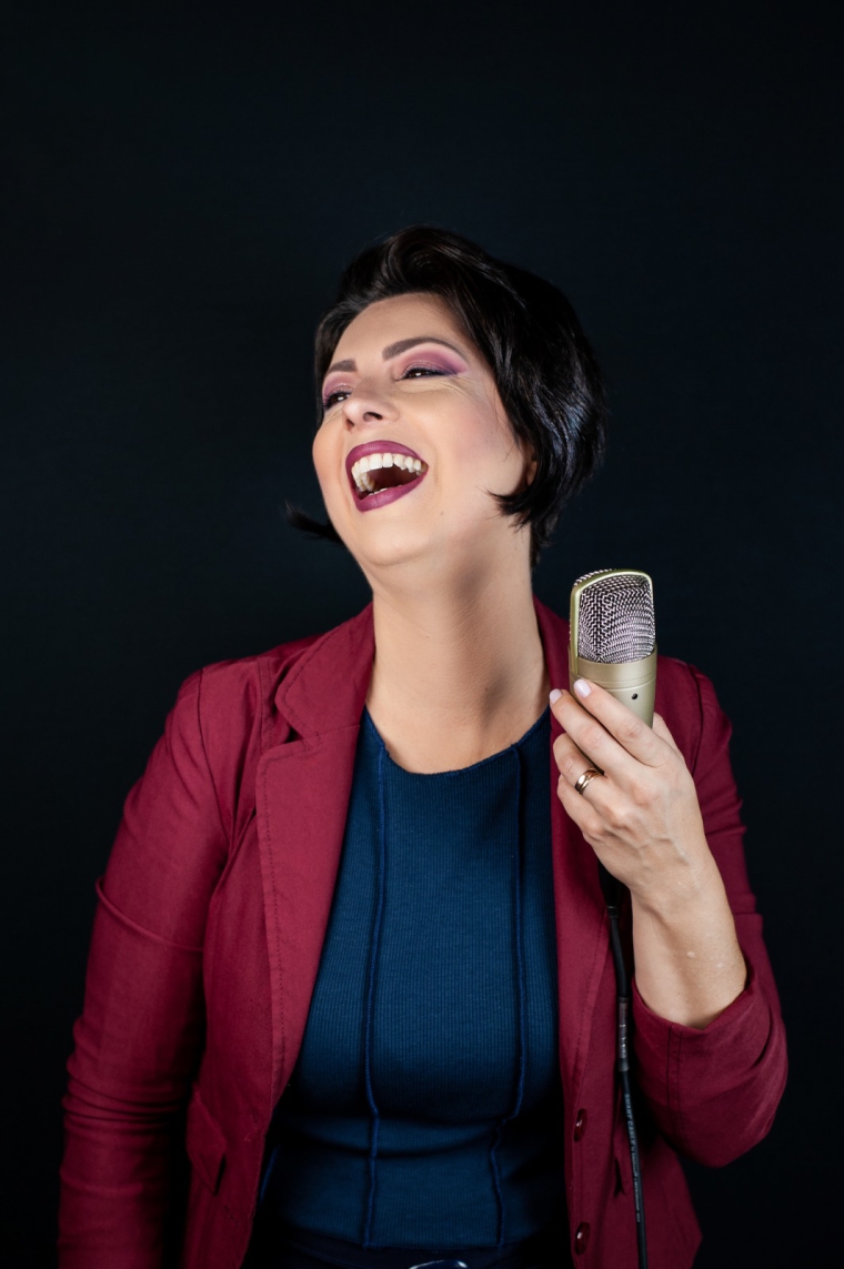 Carla Tosetto apresenta show de MPB na Festa de Confraternização do Sinpro Campinas e Região