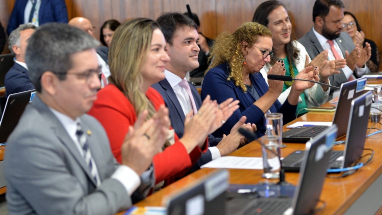 CPMI do Golpe aprova relatório com indiciamento de Bolsonaro e mais 60 pessoas