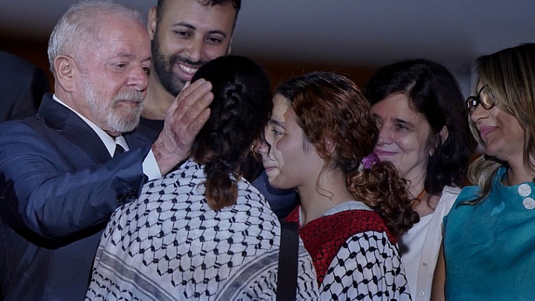 Lula recebe brasileiros que viveram o massacre de Israel em Gaza