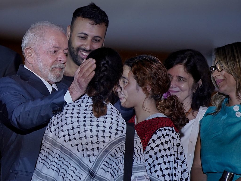 Lula recebe brasileiros que viveram o massacre de Israel em Gaza