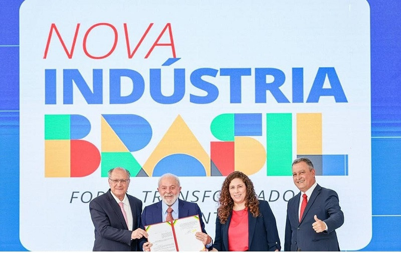 Lula anuncia R$ 300 bi para indústria e coloca Estado como indutor da economia