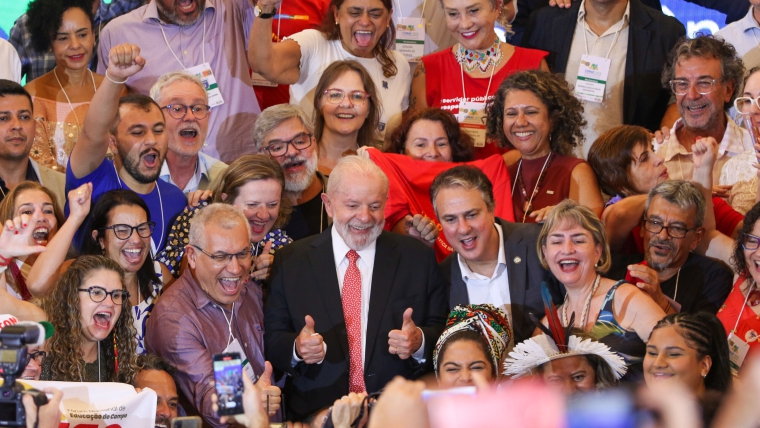 Lula destaca investimentos em educação no encerramento da Conae 2024