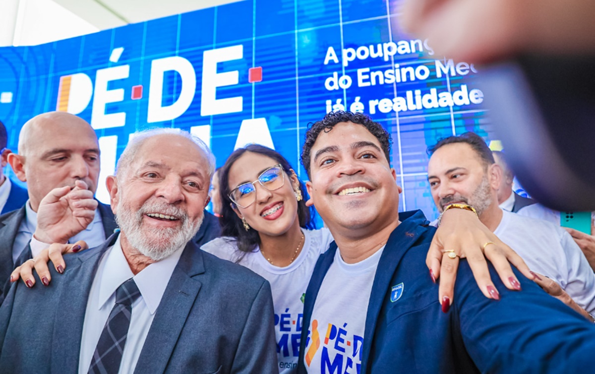 Lula anuncia início do pagamento do Pé-de-Meia para estudantes