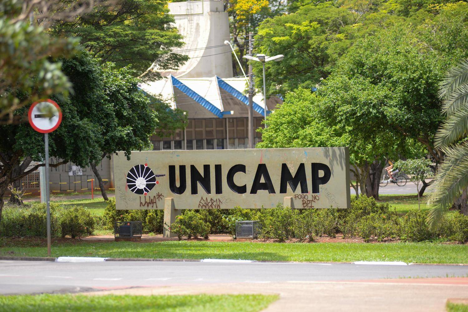 Professor da Unicamp acusado de ameaçar estudantes com faca é demitido