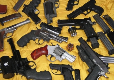 Registros de posse de armas de fogo caem 57% no governo Lula