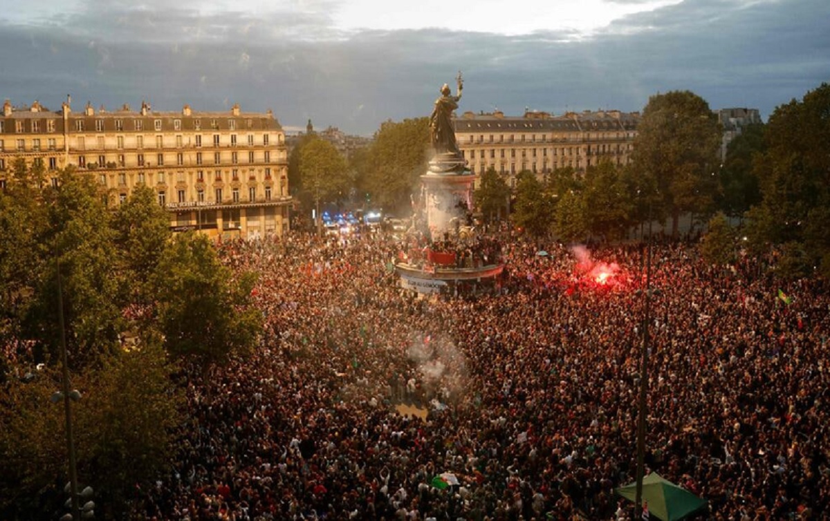 Em reviravolta histórica, esquerda derrota extrema direita e vence eleições na França