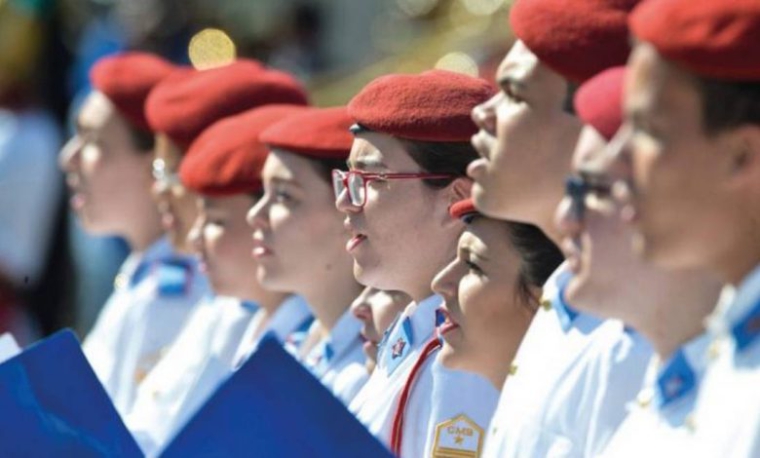 Contee endossa suspensão da lei das escolas cívico-militares do governo Tarcísio