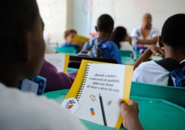 Salário de professores do ensino fundamental no Brasil é 47% menor que média da OCDE