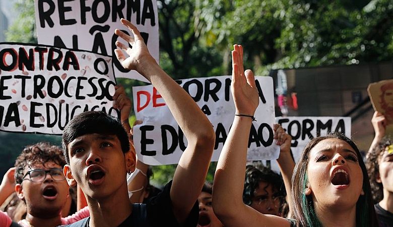 A uberização dos profissionais de educação: Uma crítica necessária