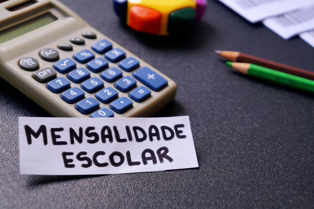 Escolas privadas planejam aumento de mensalidades e culpam professores e alunos