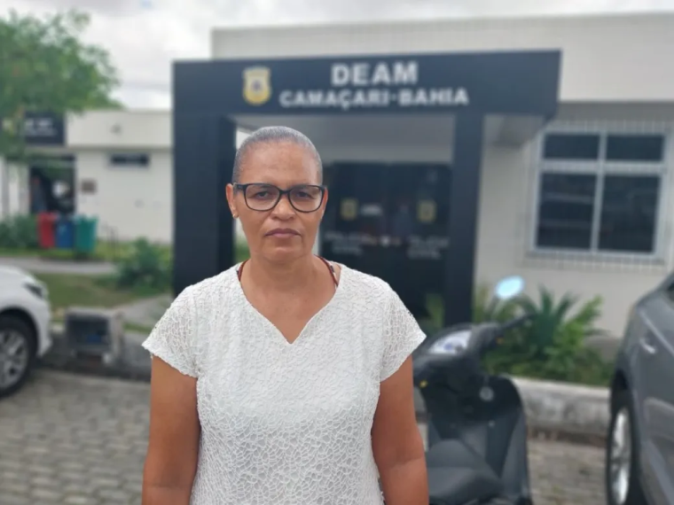 Professora é apedrejada por alunos após aula sobre cultura afro-brasileira na Bahia